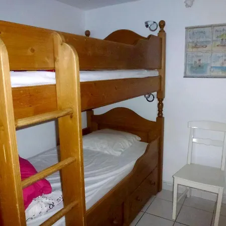 House With 3 Bedrooms In With Enclosed Garden And Wifi *